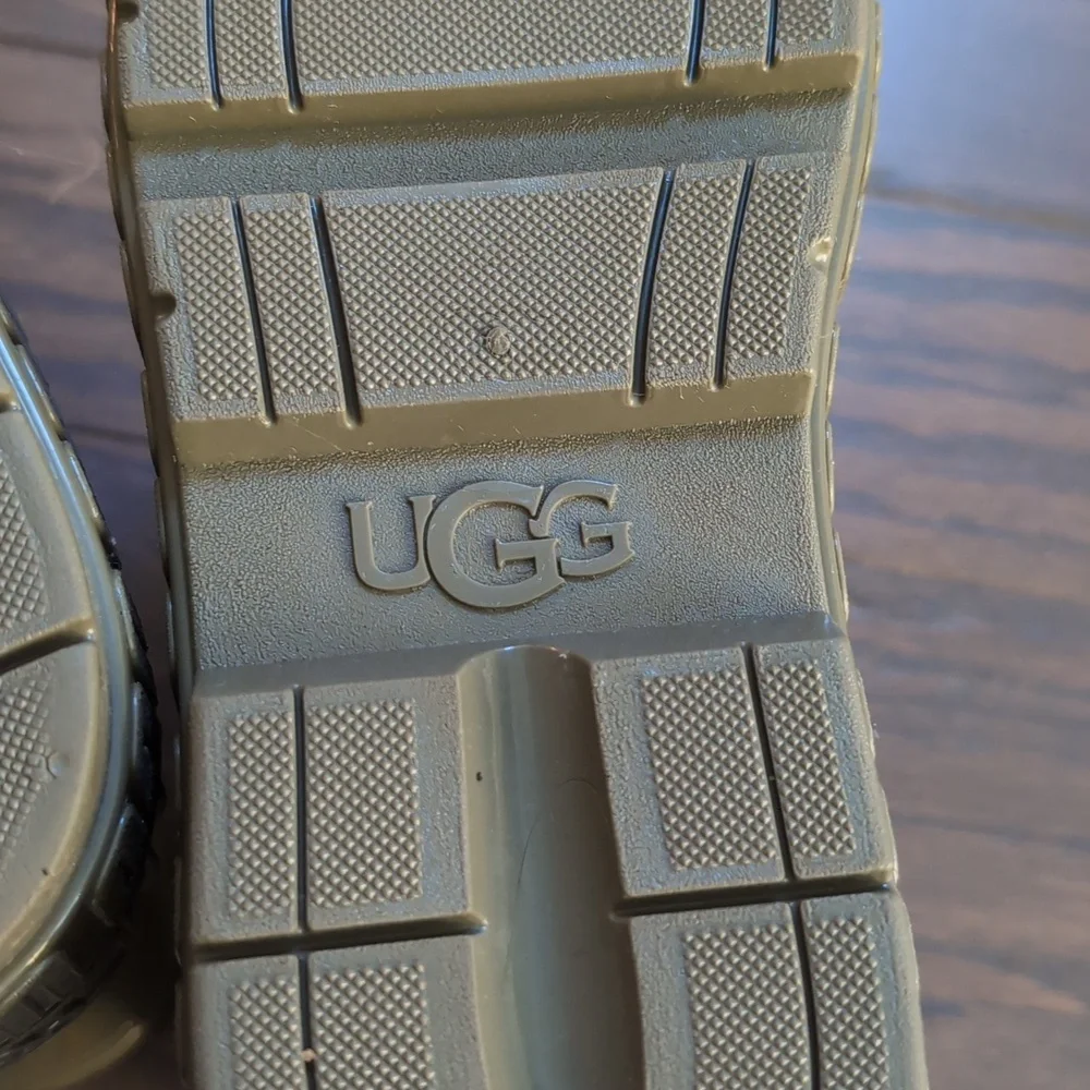 UGG Size 8 Olive Green Rain Boot - Picture 11 of 11